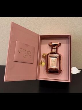 Aroma360 Fly Luxury | High-End Inspired Scent by Lisa Hochstein Used Once